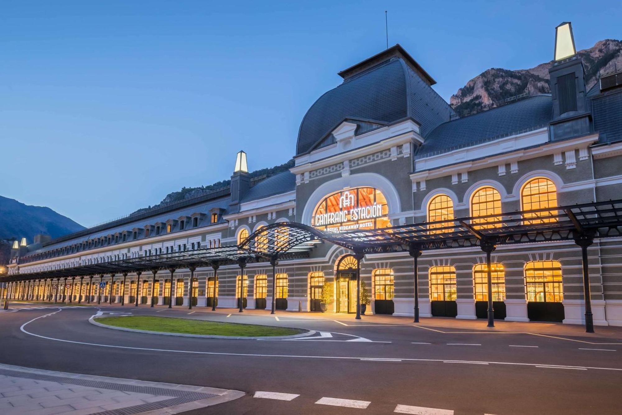 Canfranc Estacion, A Royal Hideaway Hotel - Gran Lujo المظهر الخارجي الصورة